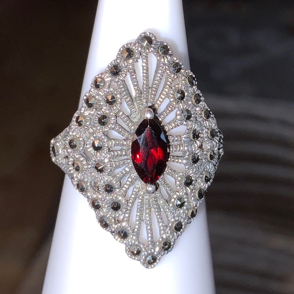 Chapal Zenray Vintage Sterling Silver, Marcasite & Garnet Ring - Picture 7 of 8